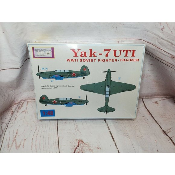 Yak-7 UTI WW2 Soviet Fighter Trainer 1:48 Scale ICM Model Plane - Picture 9 of 9